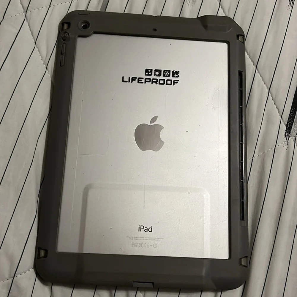 Apple iPad Air 1st generation- silver